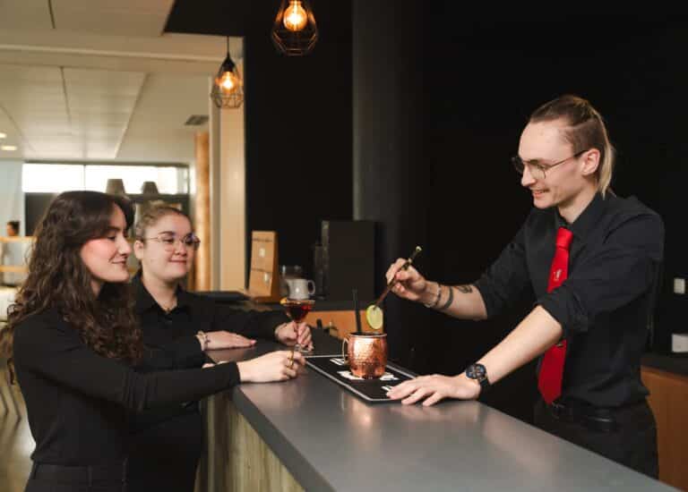 metiers-bar-cite-des-formations-tours-6