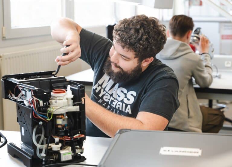 metiers-reparation-electrique-electronique-cite-des-formations-tours-10