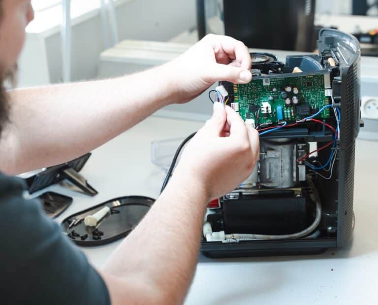 metiers-reparation-electrique-electronique-cite-des-formations-tours-4