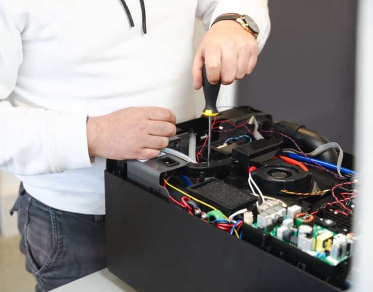 metiers-reparation-electrique-electronique-cite-des-formations-tours-7