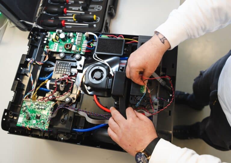 metiers-reparation-electrique-electronique-cite-des-formations-tours-8