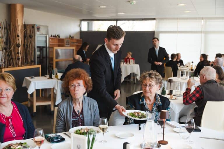 service-restauration-cite-des-formations-tours-12