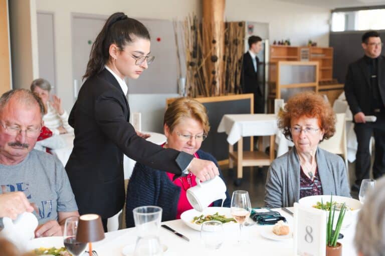service-restauration-cite-des-formations-tours-15