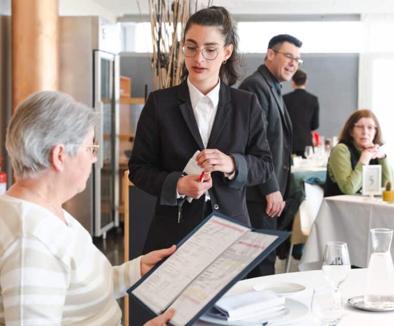 service-restauration-cite-des-formations-tours-6